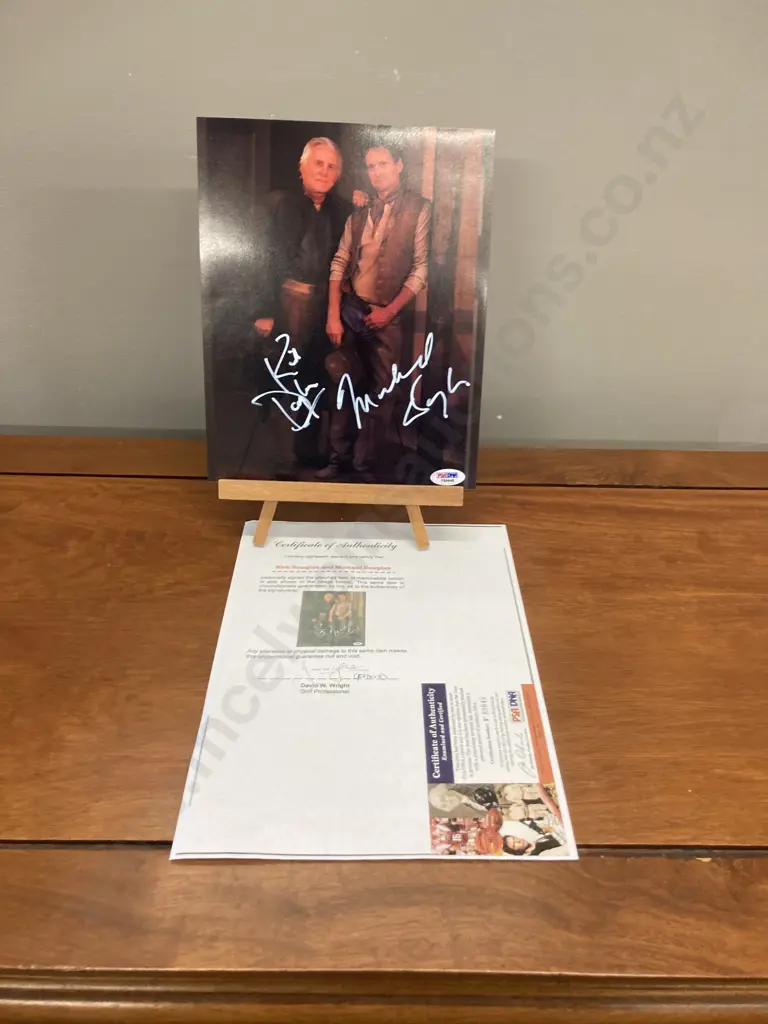 Kirk Douglas and Michael Douglas Signed 25 x 20cm Colour Photo With Authentication PSA/DNA F89648 Image 1++